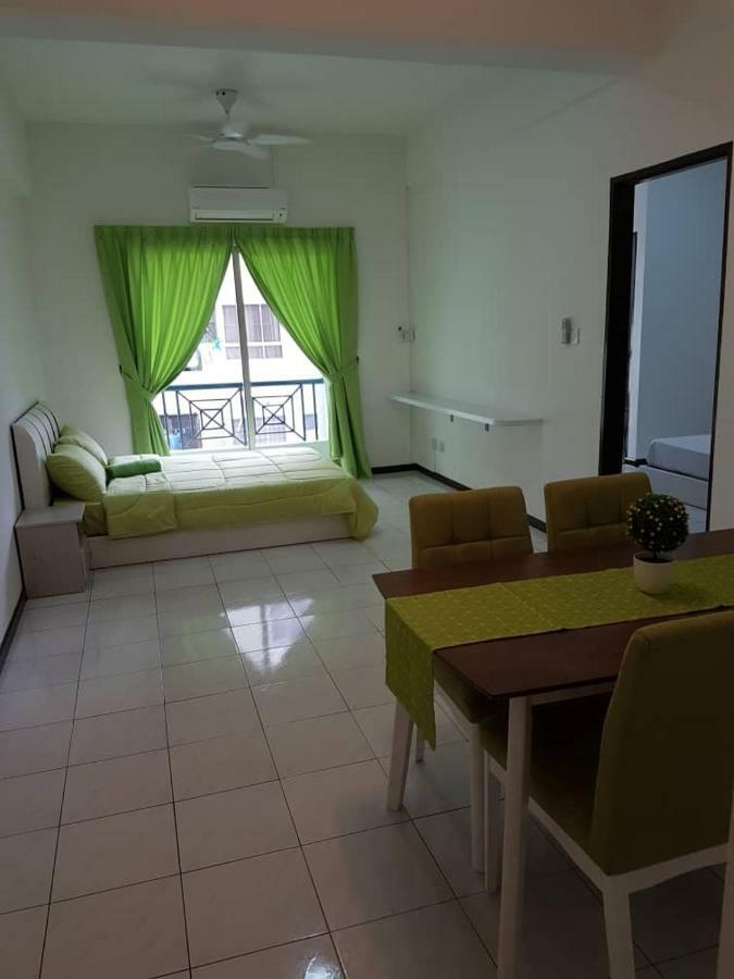 Api Api Centre Apartment Homestay Кота Кинабалу Екстериор снимка
